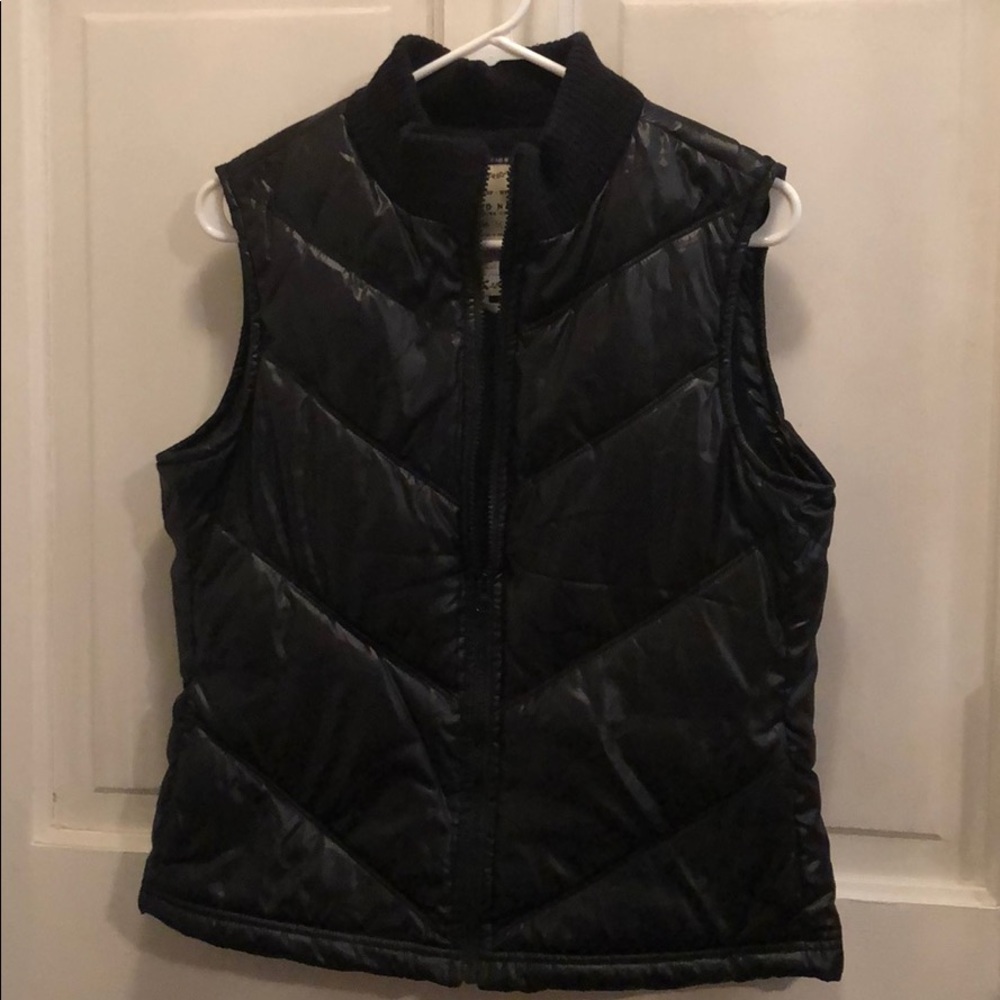 Old Navy ladies puffer vest